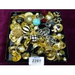A large quantity of vintage clip-on earrings in gold coloured metal, black, pearl, glass, etc.
