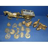 A small quantity of brass including heavy horse and cart, frog, horse brasses, etc.