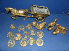 A small quantity of brass including heavy horse and cart, frog, horse brasses, etc.