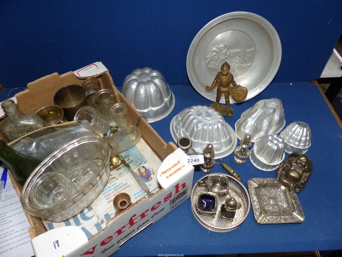 A quantity of mixed metals to include; aluminium jelly moulds, plated cruet set,