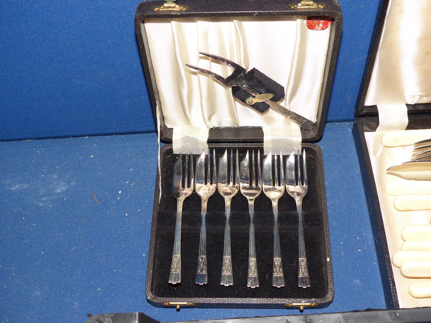 A quantity of silver plated cutlery for six, boxed cake forks and fish knives. - Image 3 of 4