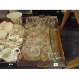 A qty of assorted glassware