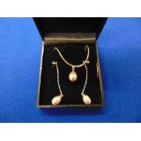 A Silver and Pink Pearl necklace set,