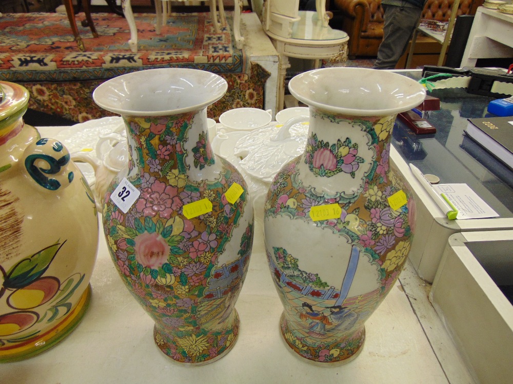 A pair of small Canton style vases - Image 2 of 2