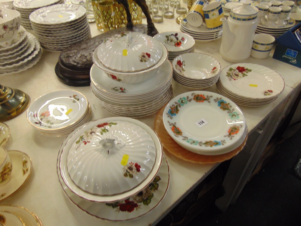 A dinner set by Gem pottery - Image 4 of 5