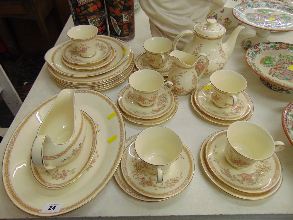 A Royal Doulton Lissete part tea/ dinner set - Image 2 of 3