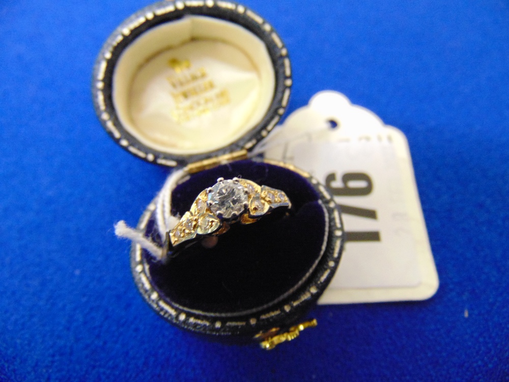 18ct Gold Diamond ring, - Image 6 of 6