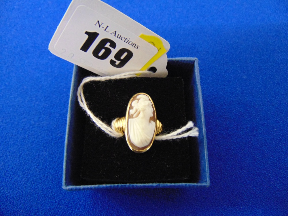 An 18ct Cameo ring,