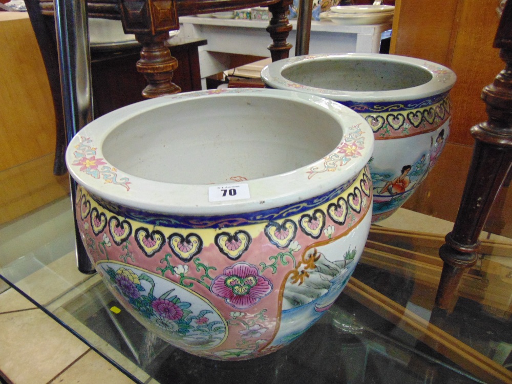 A pair of decorative fish bowls - Image 2 of 2