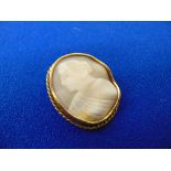 A 9ct Gold Shell Cameo brooch/ pendant