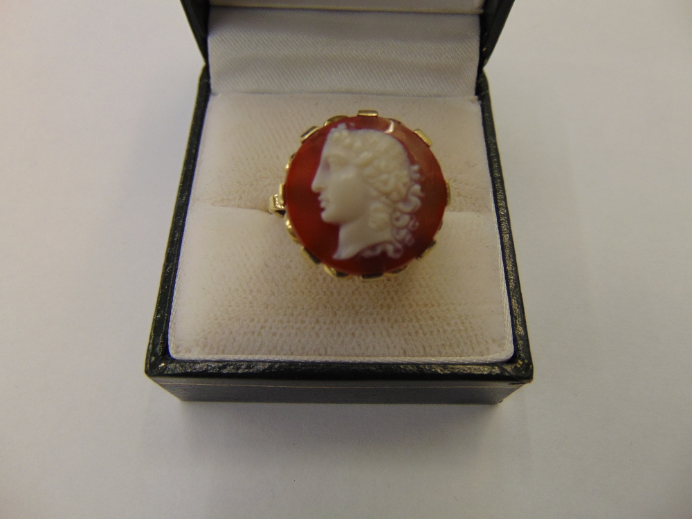 A Gold hard stone Cameo ring
