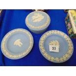 Three pieces of Wedgewood blue and white