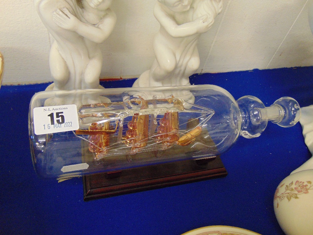 A model ship in a bottle - Image 2 of 2