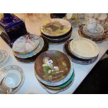 A qty of assorted cabinet plates and others, Royal Doulton, Albert,
