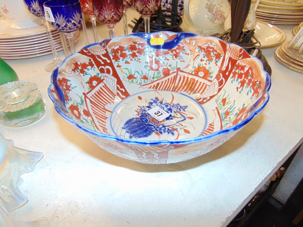An Imari bowl, - Image 3 of 3