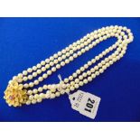 An Pearl three row necklace with a 18ct Gold,