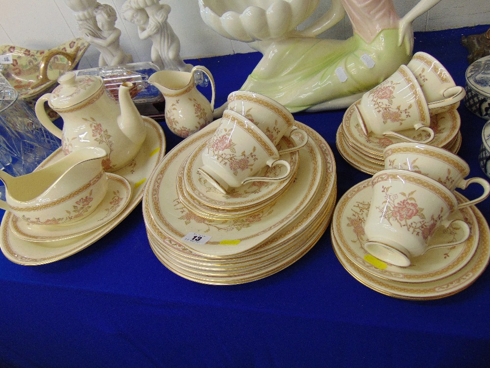 A Royal Doulton Lissete part tea/ dinner set