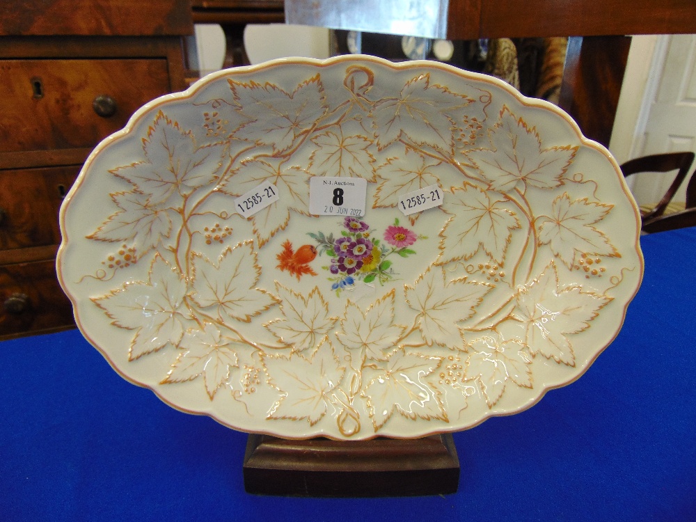 A Meissen oval bowl