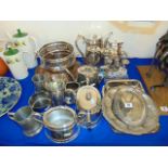 A qty of metalware