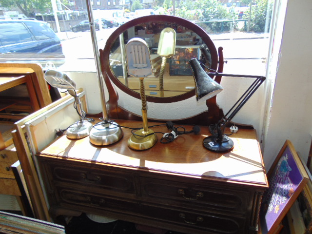 A Mahogany dressing table