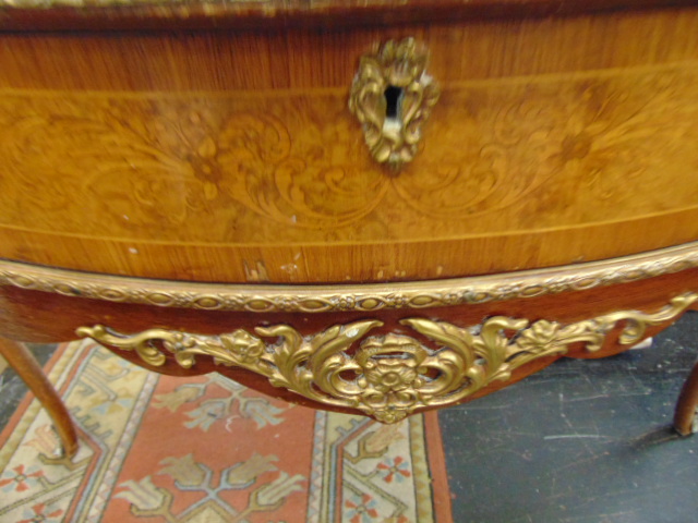 A French serpentine marble top ormulu console table - Bild 7 aus 7