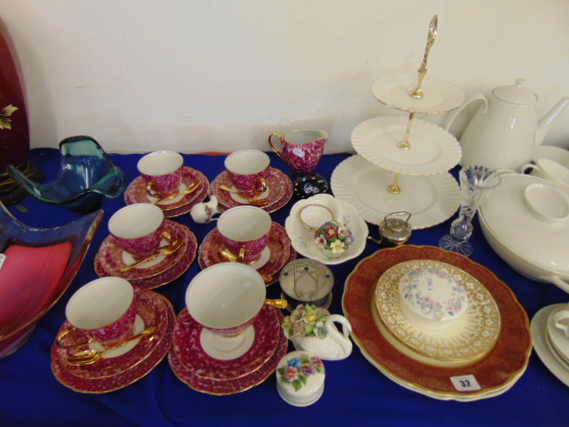 A qty of odds, cake stand etc.