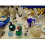 A qty of glass items