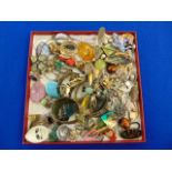 A qty of costume jewellery, inc. brooches etc.