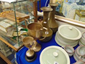 A qty of metalware