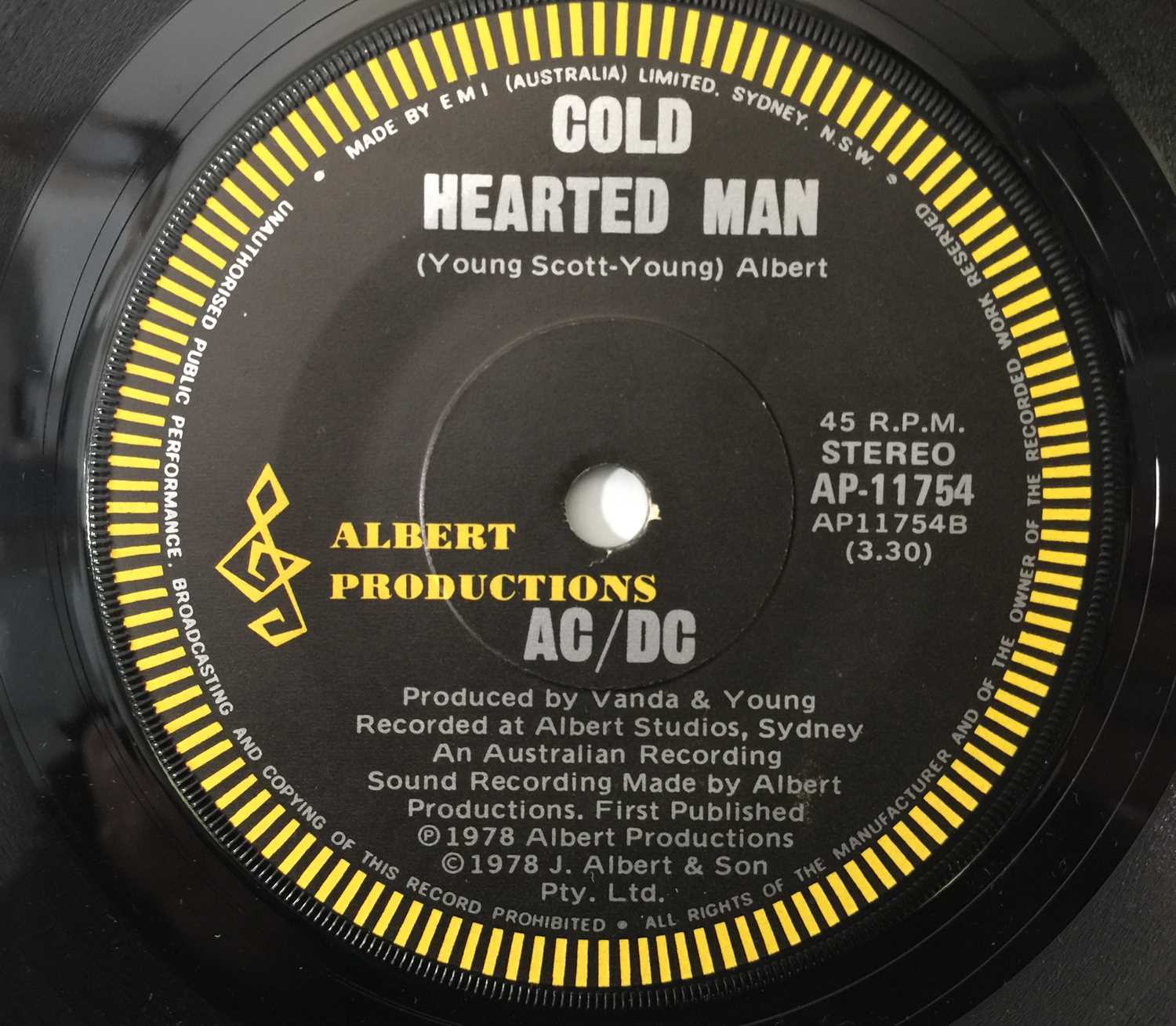 AC/DC - ROCK N ROLL DAMNATION/ COLD HEARTED MAN 7" (AUSTRALIAN - AP-11754) - Image 3 of 3