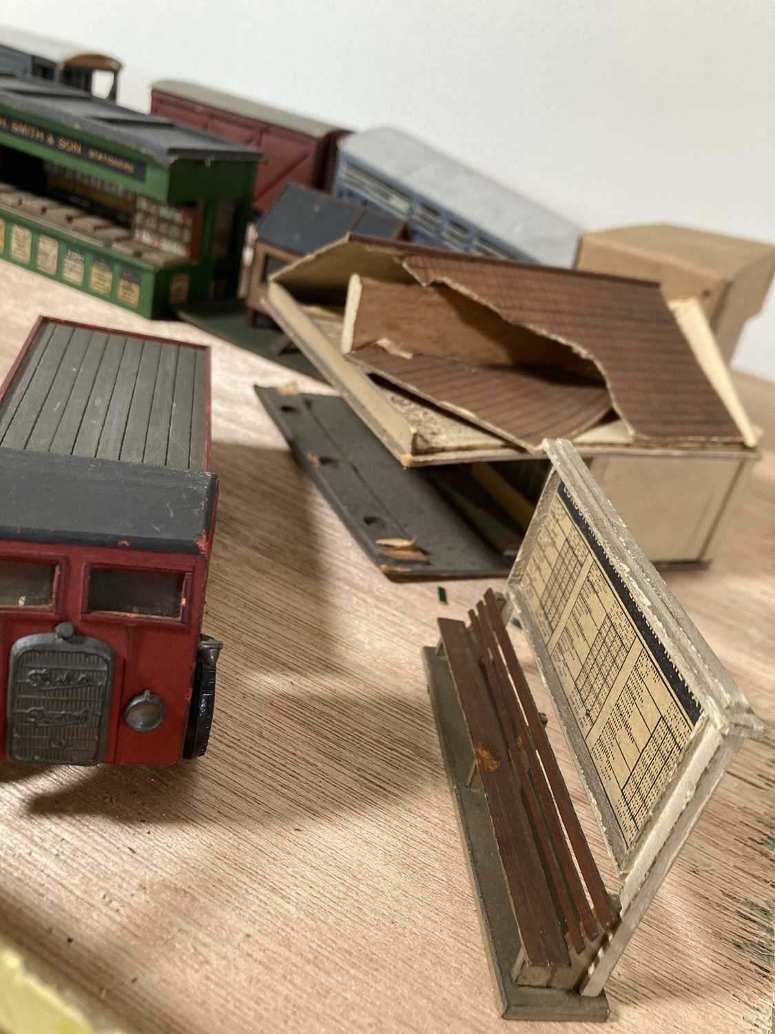 MODEL RAILWAY - STATION BUILDINGS / OUTBUILDINGS. - Image 8 of 11