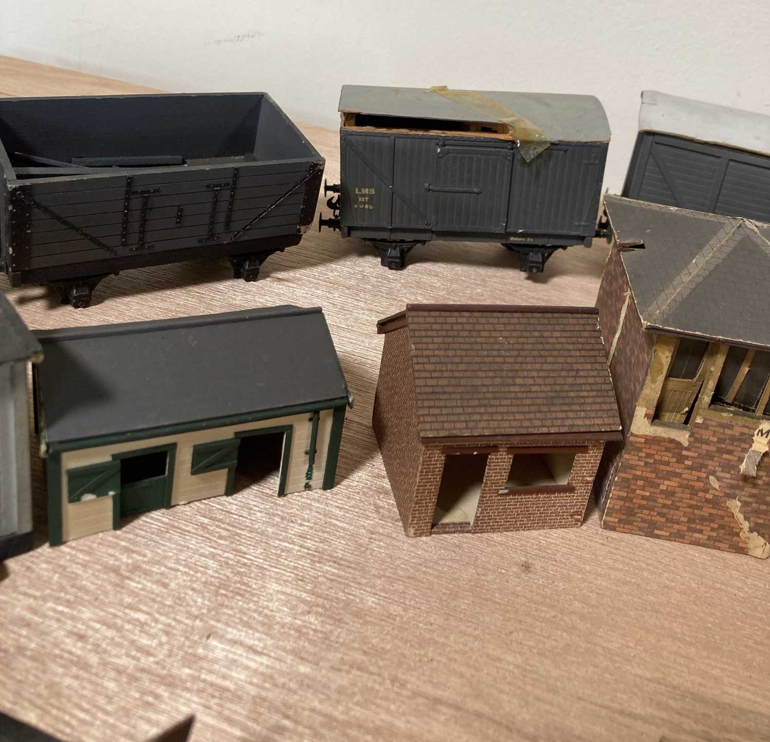 MODEL RAILWAY - STATION BUILDINGS / OUTBUILDINGS. - Image 6 of 11