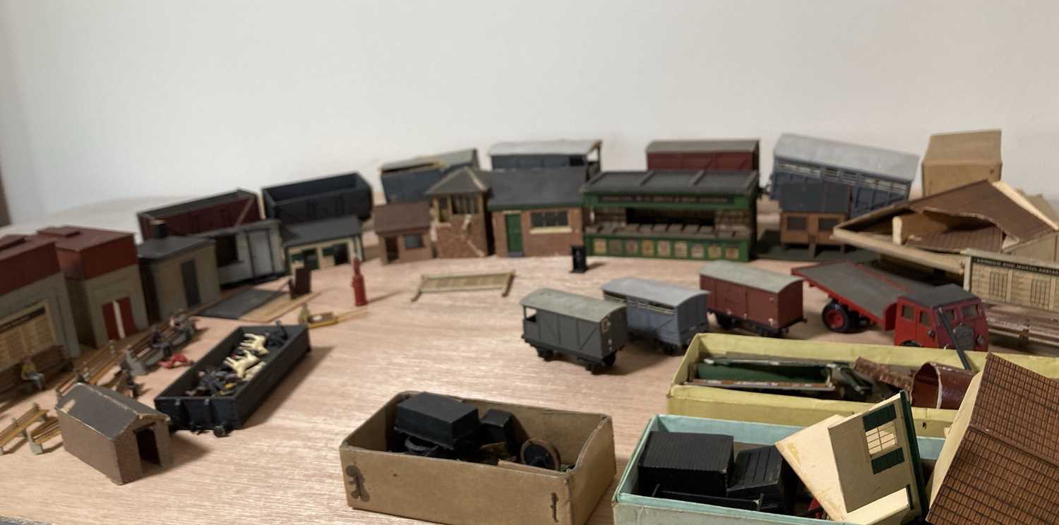 MODEL RAILWAY - STATION BUILDINGS / OUTBUILDINGS. - Image 2 of 11