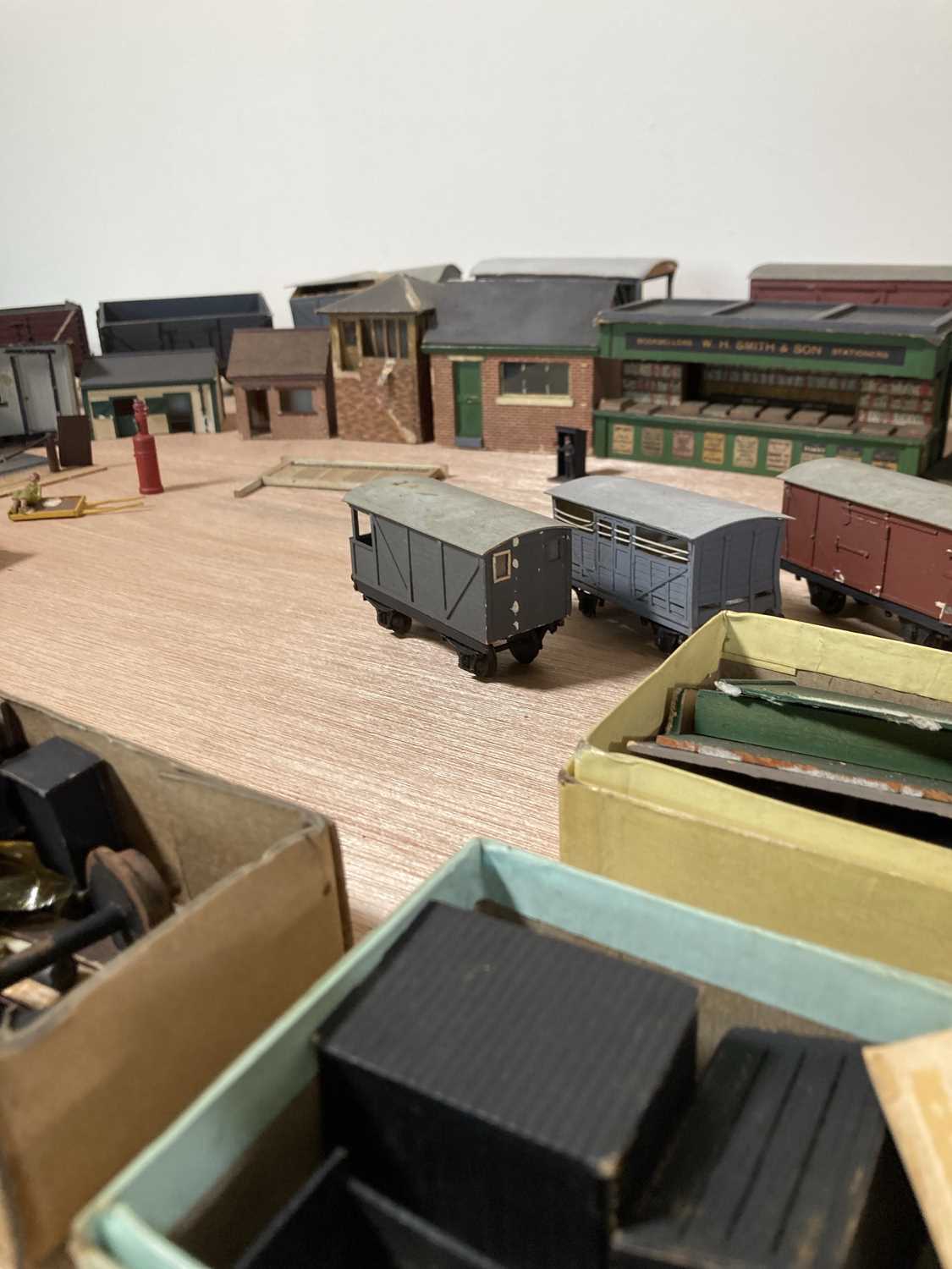 MODEL RAILWAY - STATION BUILDINGS / OUTBUILDINGS. - Image 4 of 11