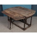 A period oak drop leaf gateleg wake table. Length 138cm.