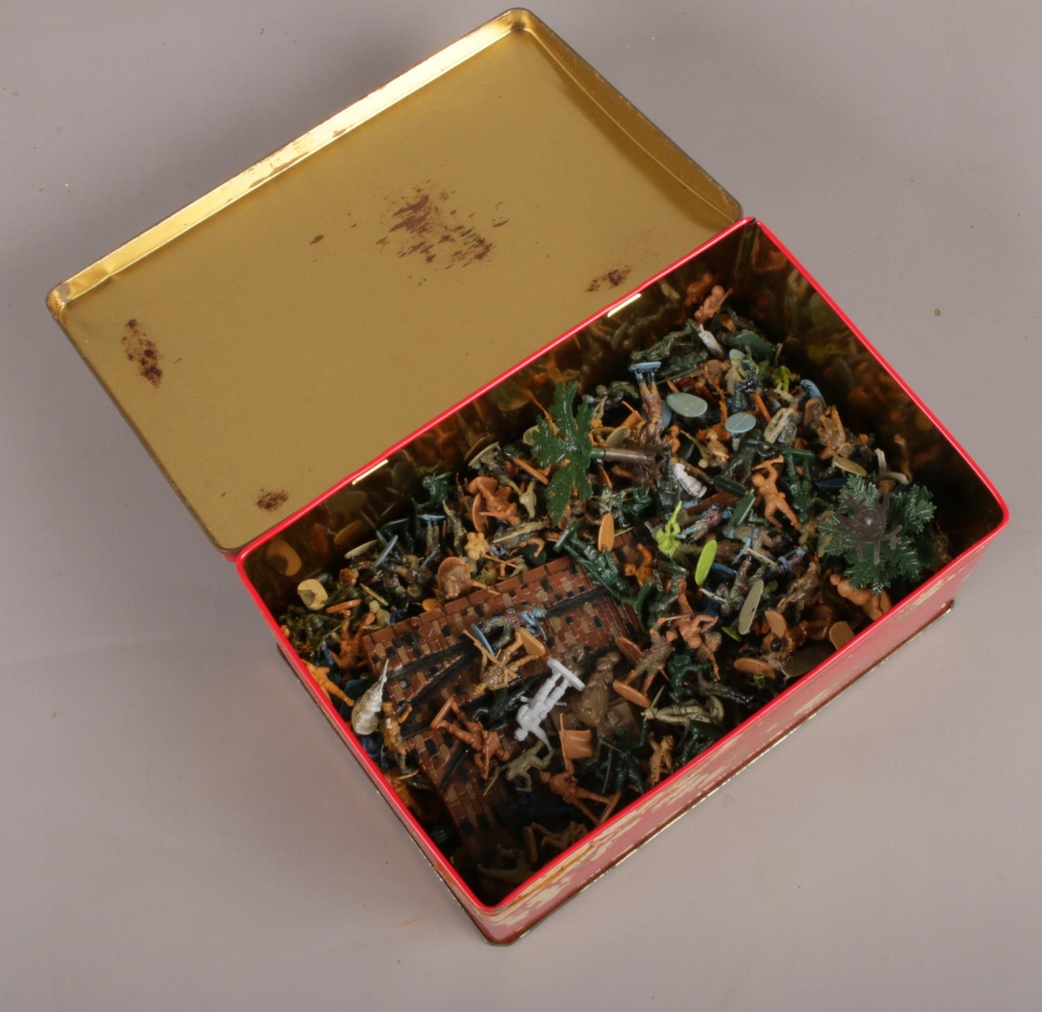 A tin of vintage toy solders.