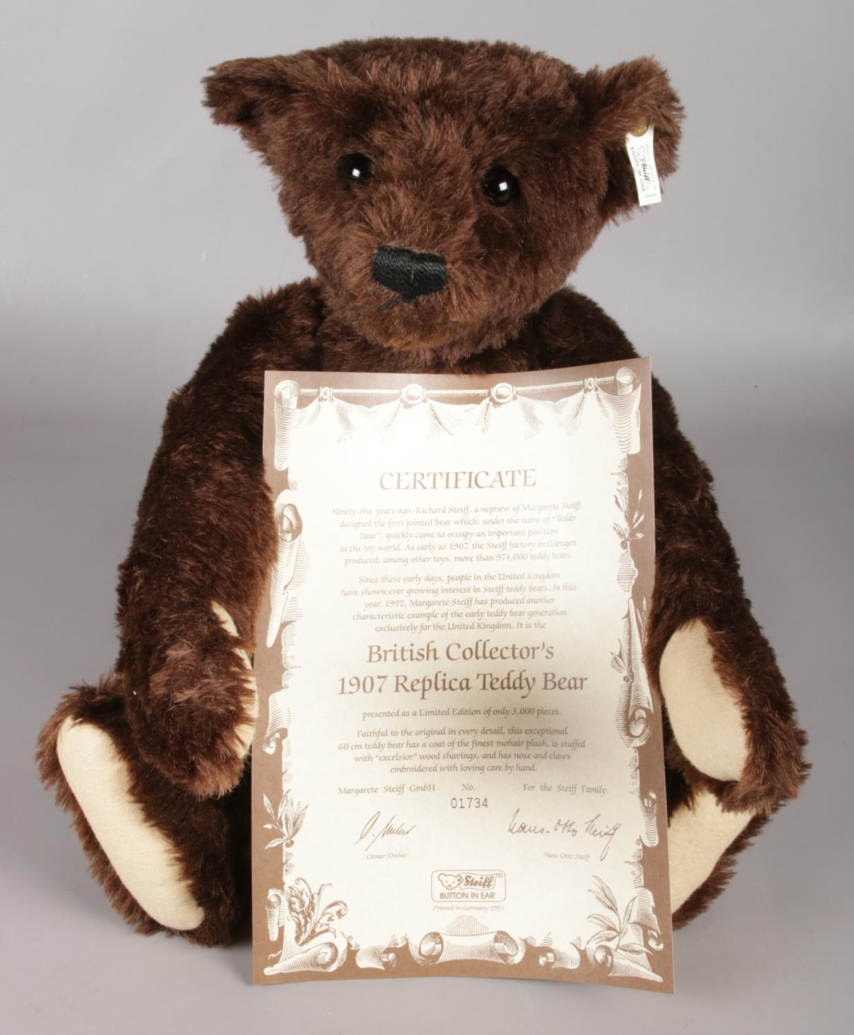 A Steiff 1907 replica limited edition teddy bear, 1734/3000 worldwide, produced 1992 with button - Image 2 of 3