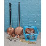 An assortment of mixed metalwares. To include two copper bed warmers, copper teapot and brass