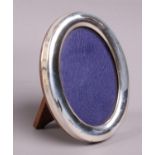 A silver oval shaped photograph frame. Stamped 925. 8cm tall.