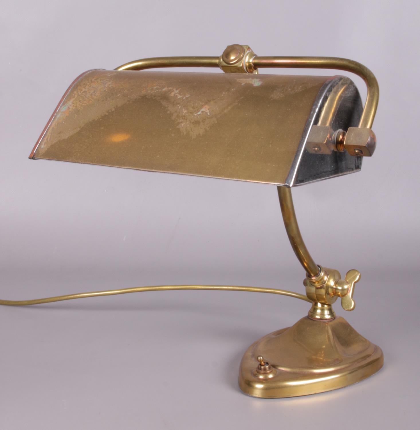 A vintage brass desk lamp. - Image 5 of 5