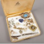 A collection of jewellery oddments. Includes pair of 9ct gold earrings, pearl earrings, brooch