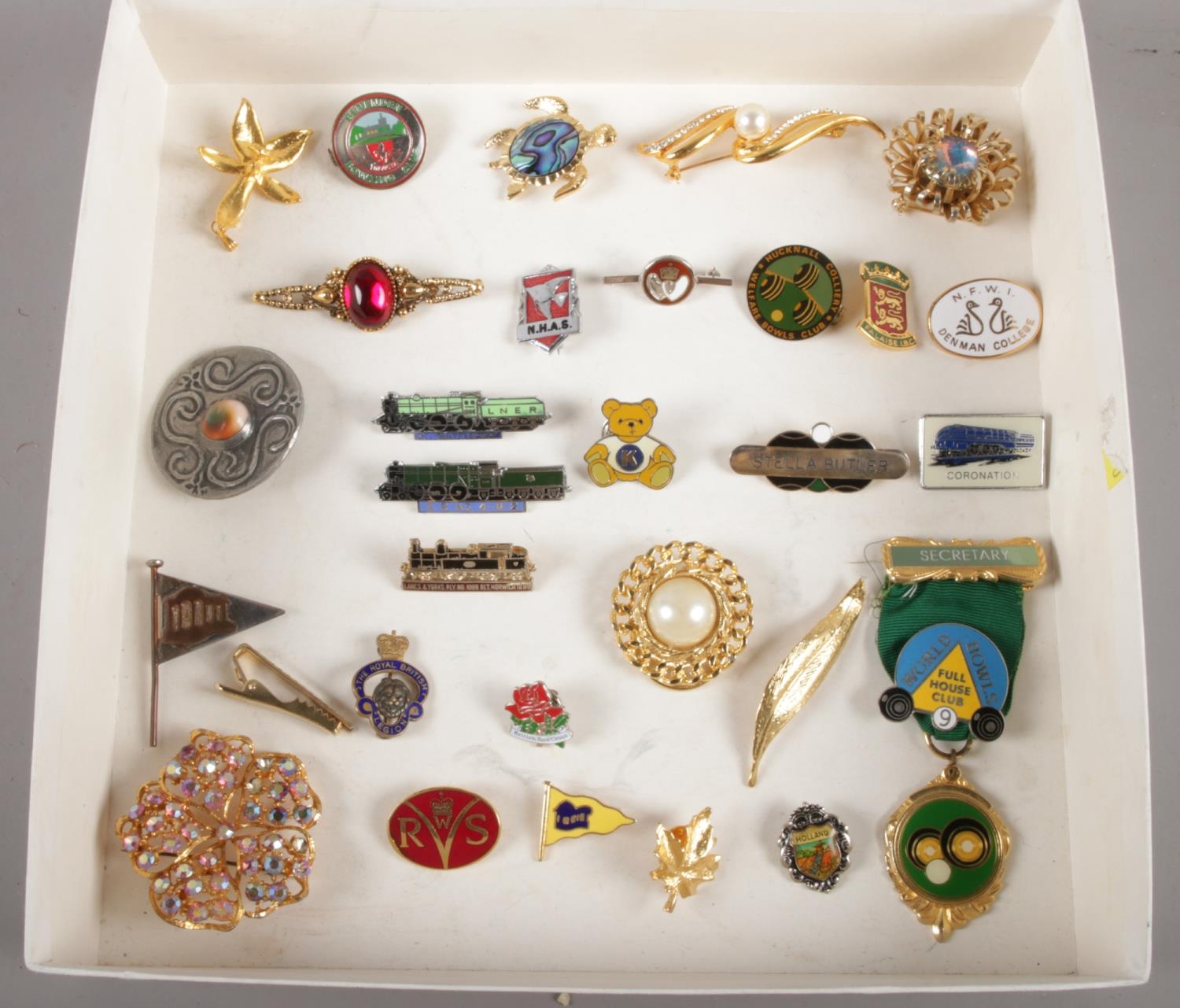 A selection of twenty nine vintage brooches and pin badges. To include LNER 'Mayflower', Royal - Image 2 of 2