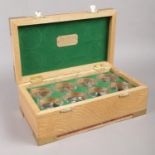 A set of eight etched glass hunting glasses in an oak presentation box with brass edges. Box H:9cm