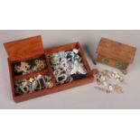 A wooden tray and small box of costume jewellery. Includes paste set brooches and beads,