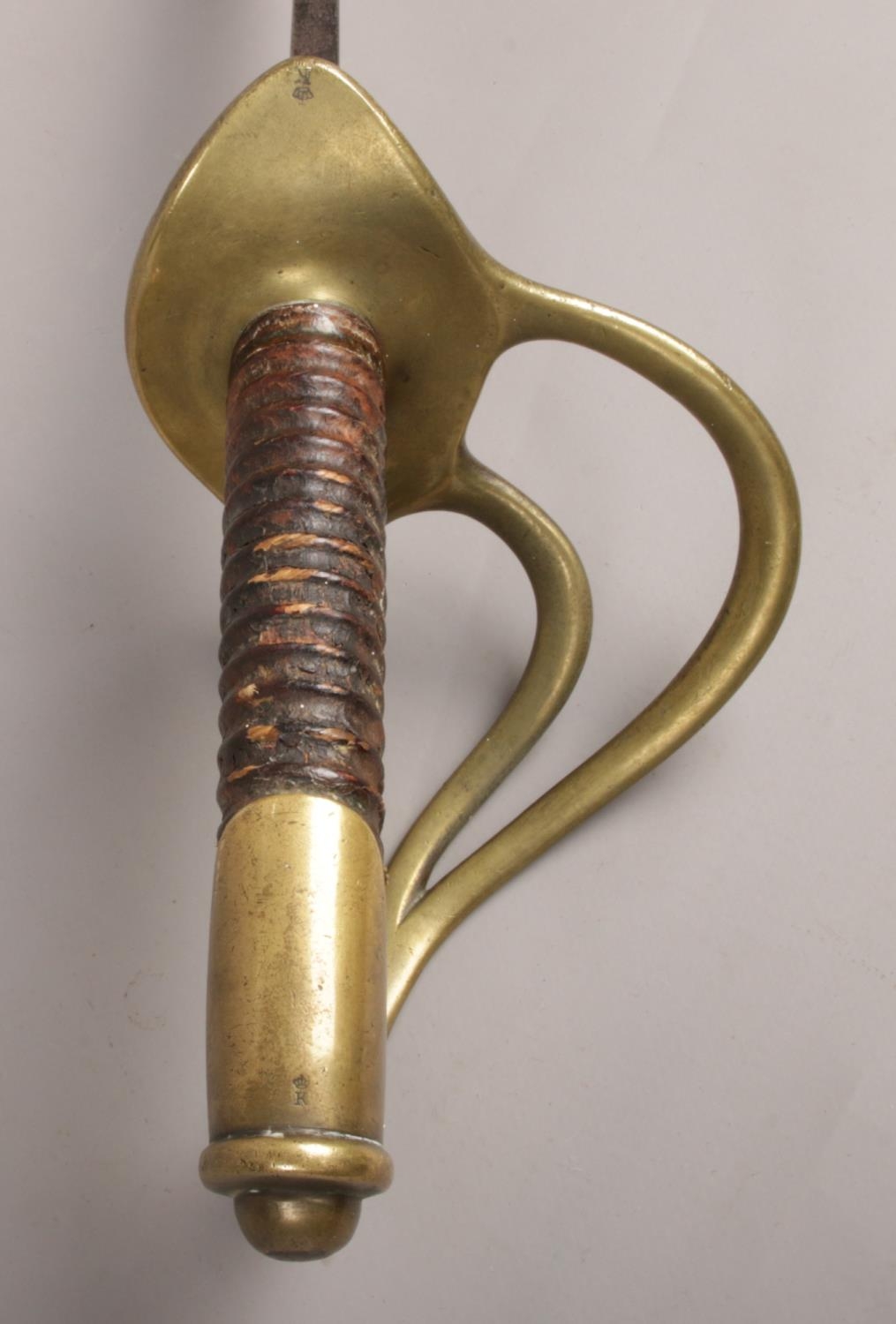 A French Cavalry troopers sword, 1822 light cavalry type, with 89cm curved blade. Knight's head - Image 4 of 4