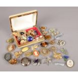 A large quantity of costume brooches, contained within a jewellery box. To include cameo and agate