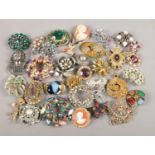 A good collection of costume jewellery brooches, inlkuding cameo and polished stone examples (