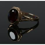 A 9ct gold garnet set ring. Size P. 2.2g.