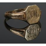 A 9ct gold signet ring with monogram head. Size W½, 3.28g.