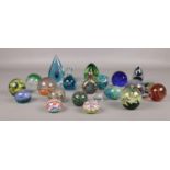 A quantity of glass paperweights. To include Caithness, Mdina, Wedgwood.